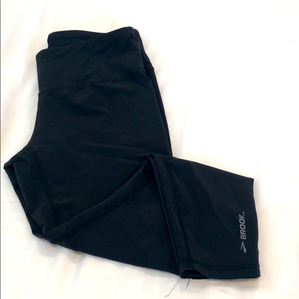 Brooks | Black Capri Length Workout Leggings